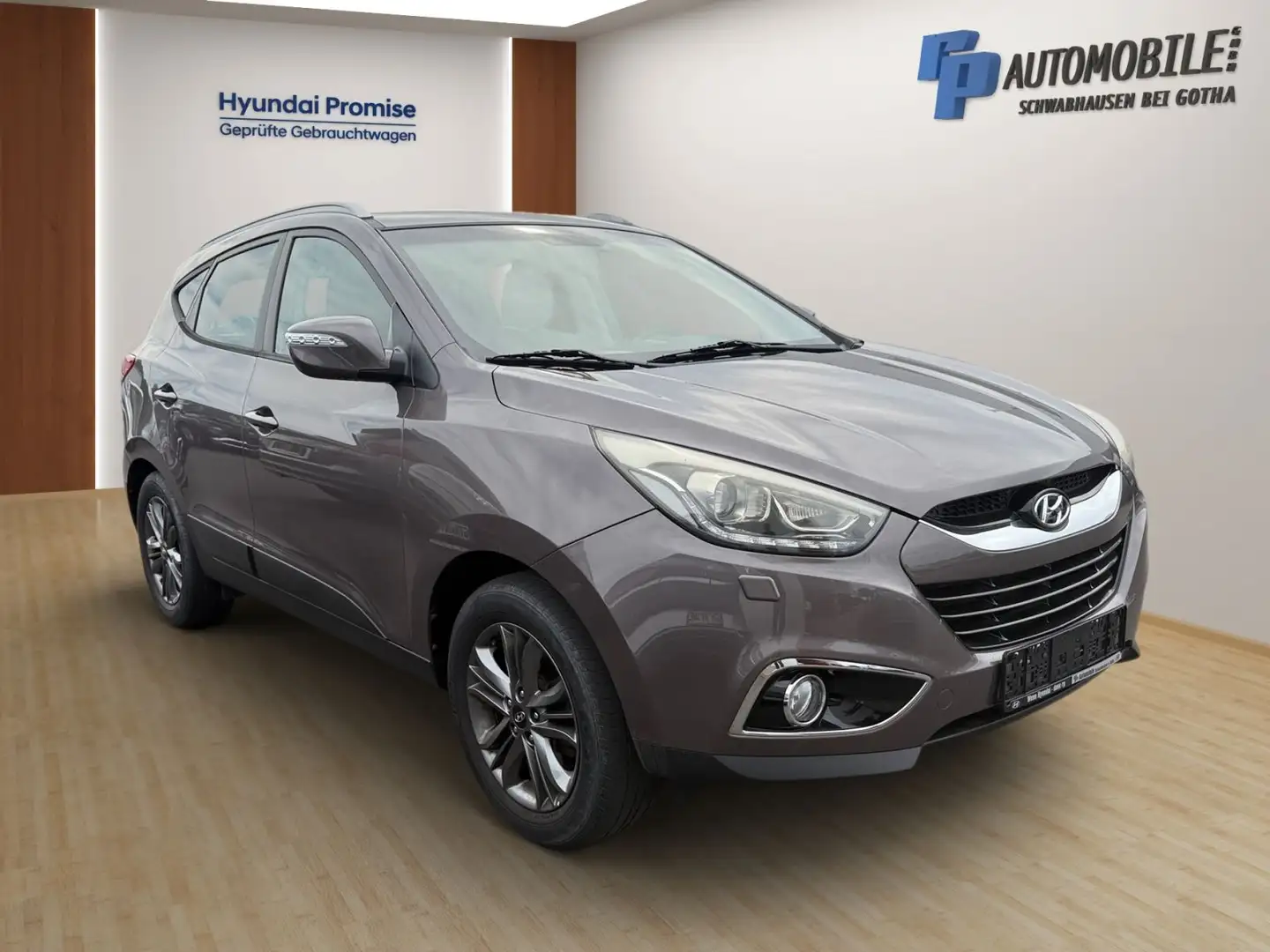 Hyundai iX35 2.0 CRDi Trend -  Xenon  & Navi Aut. 4WD Brun - 2