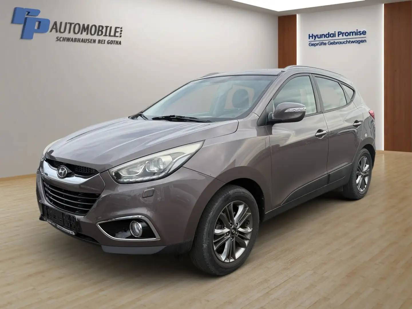 Hyundai iX35 2.0 CRDi Trend -  Xenon  & Navi Aut. 4WD Brun - 1