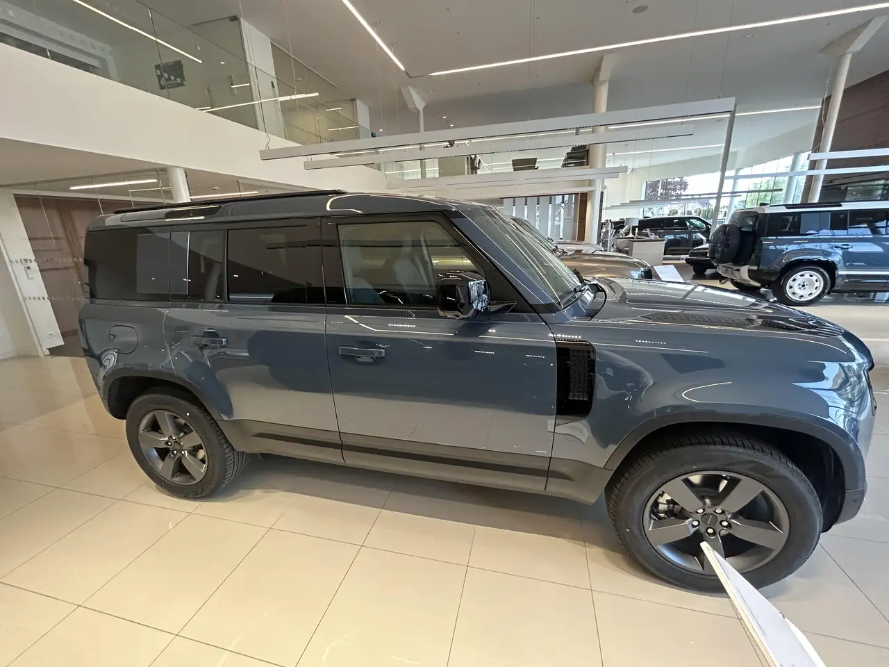 Land Rover Defender S-Edition Lichte vracht — foto 6
