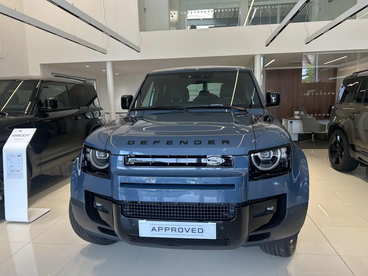 Land Rover Defender S-Edition Lichte vracht — foto 8