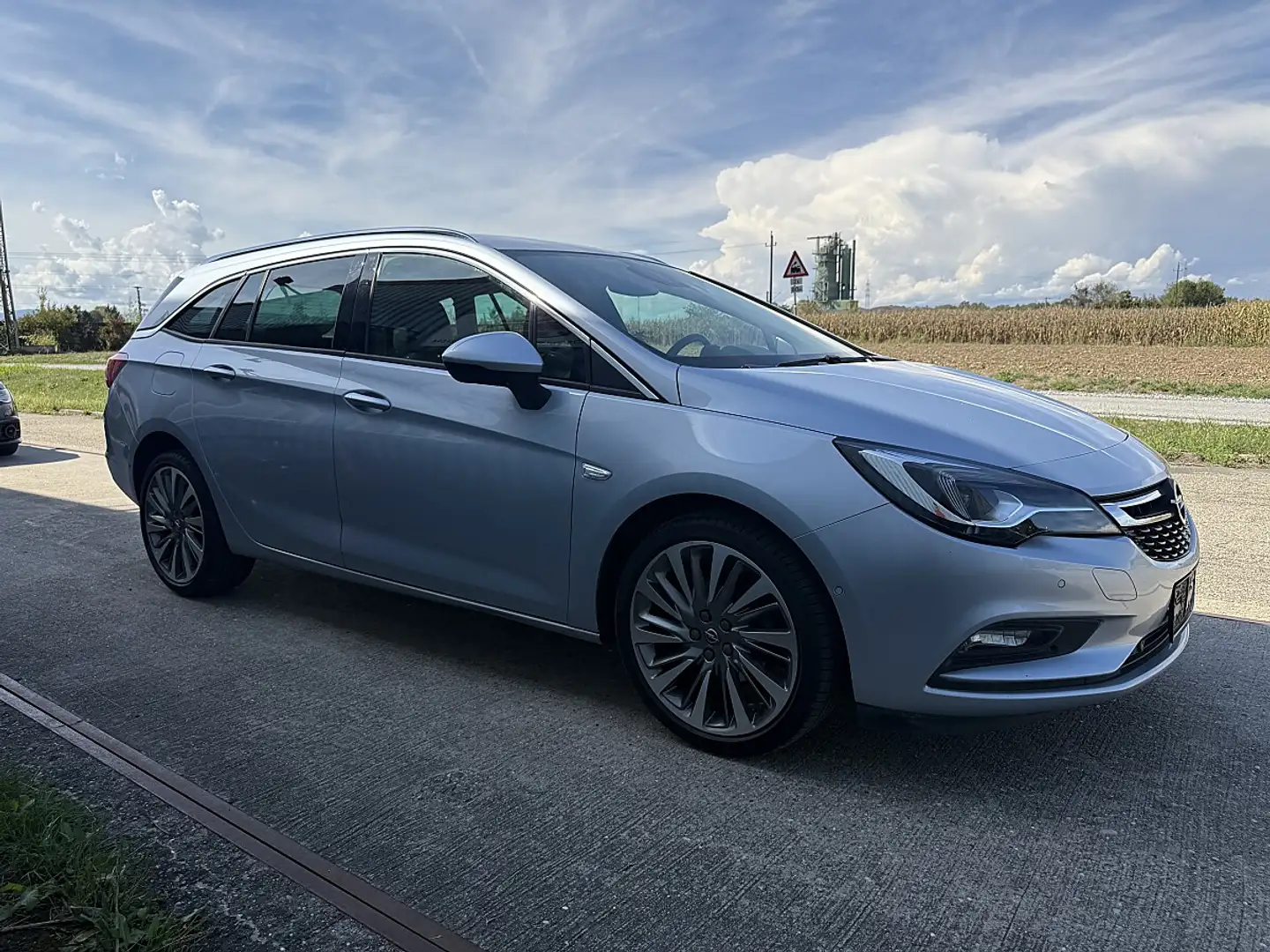 Opel Astra K 1.4 ECOTEC Innovation Start/Stop (EURO 6d- Silber - 1