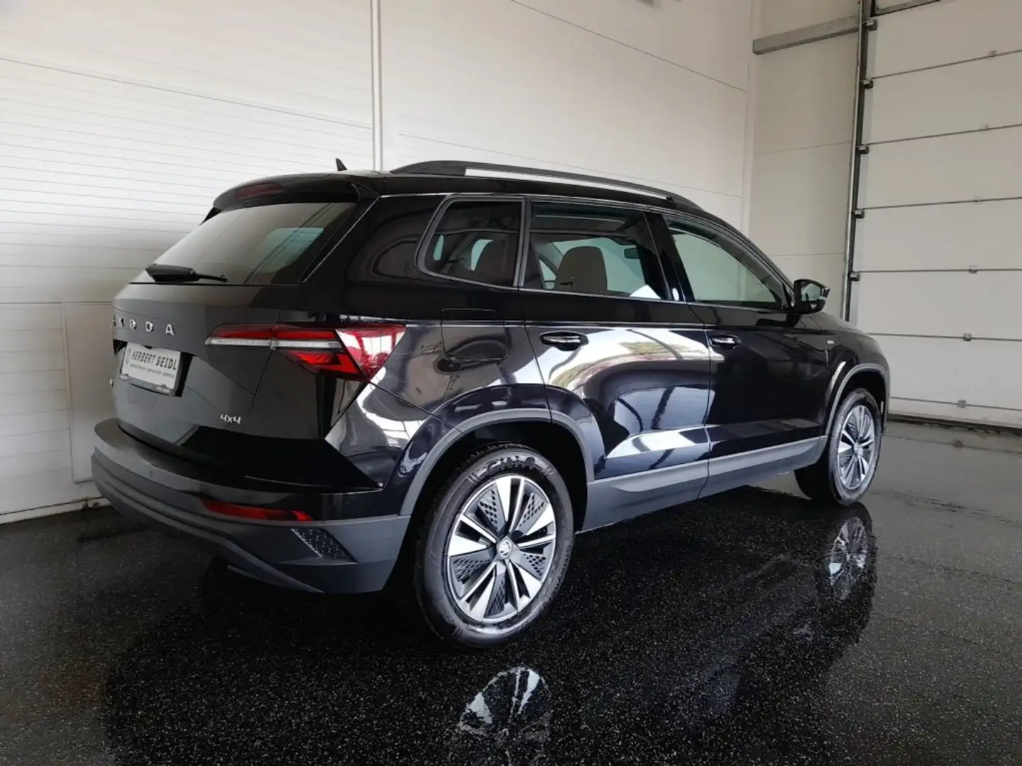 Skoda Karoq TOUR 4x4 2,0 TDI DSG *VOLL-LED MIT DYN BLINKER / VIRTUELL / NAVI / AHV & KAMERA / ACC / KEYLESS* Schwarz - 2