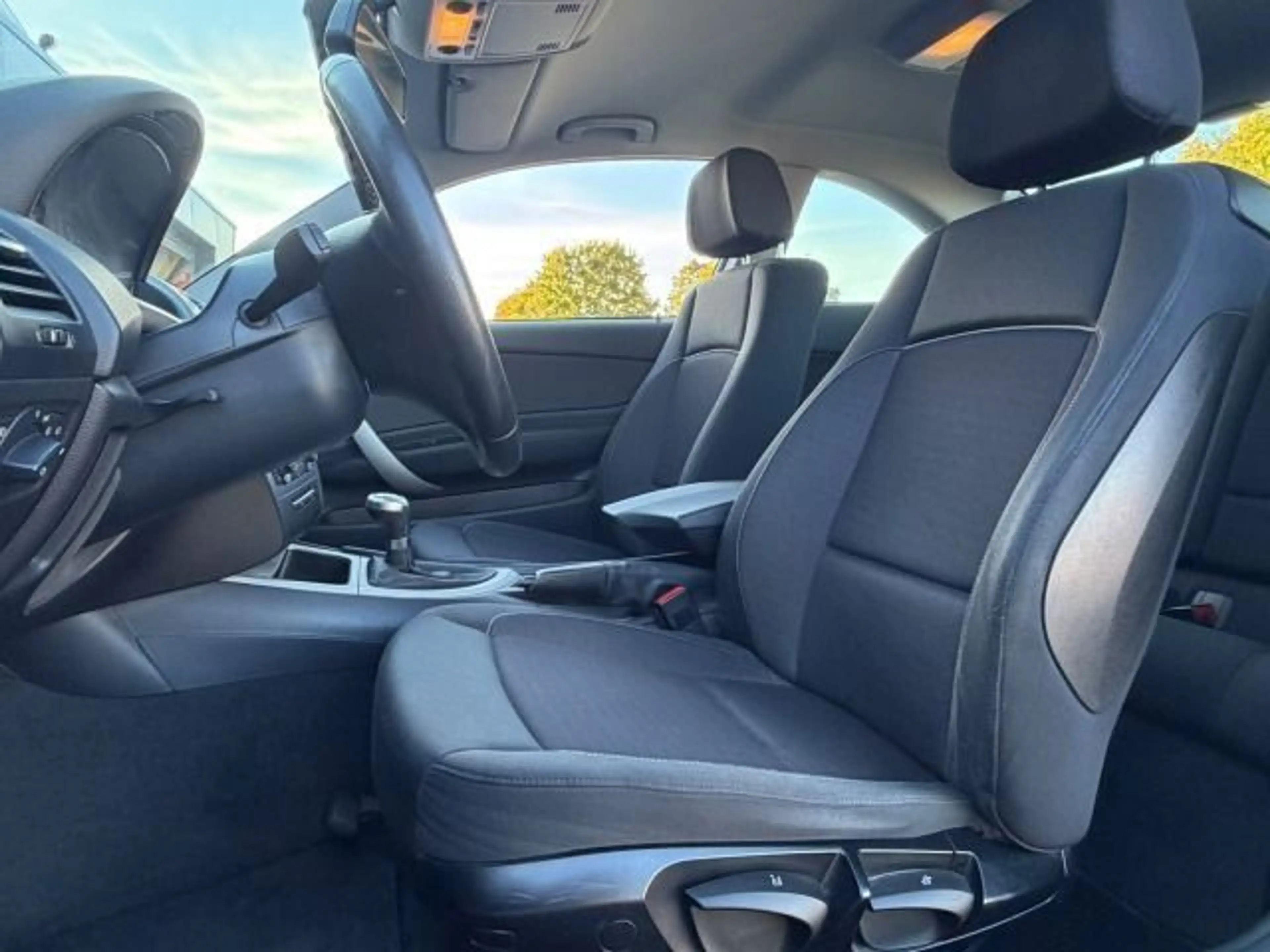 BMW 120 BMW 120D Coupe TÜV NEU 1.HAND PDC VOLL SERV. — photo 9