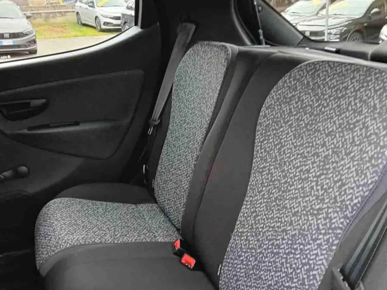Lancia Ypsilon 1.0 FireFly 5 porte S&S Hybrid Silver 12