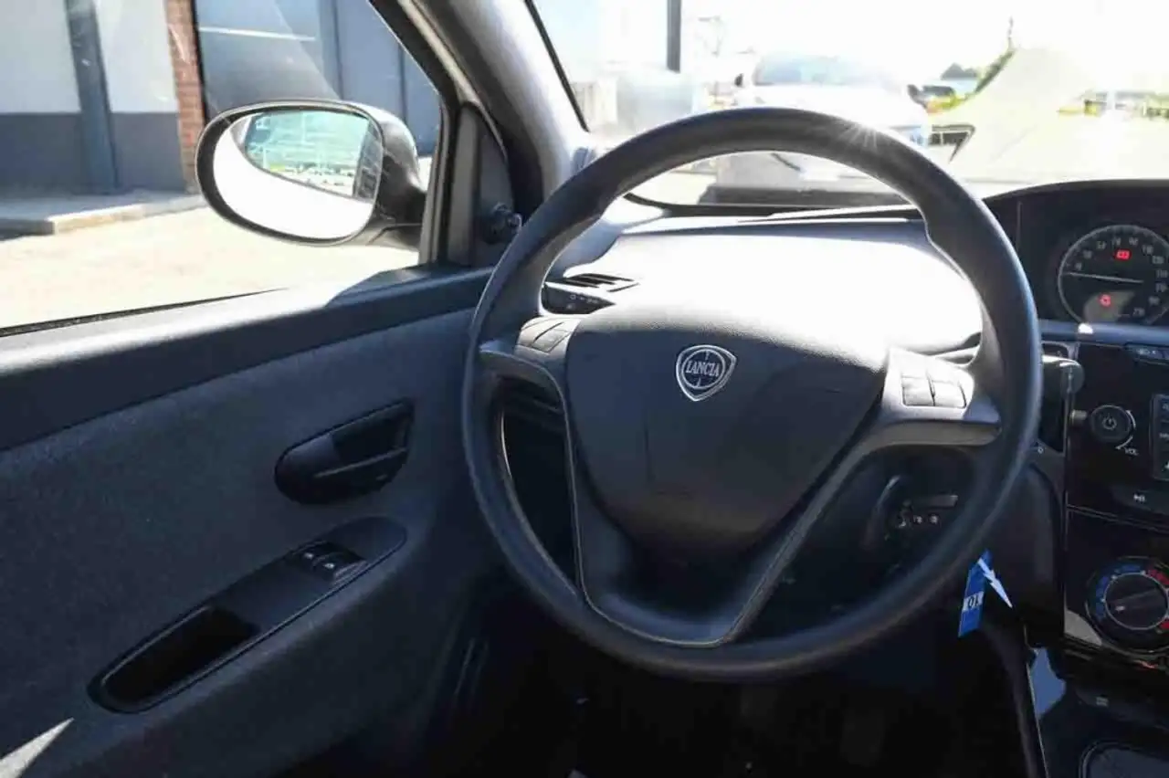 Lancia Ypsilon 1.0 FireFly 5 porte S&S Hybrid Silver 13