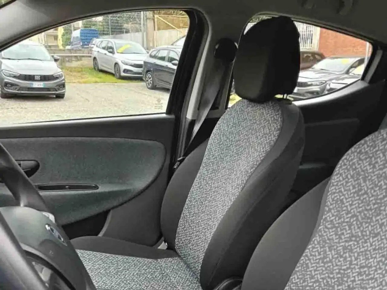 Lancia Ypsilon 1.0 FireFly 5 porte S&S Hybrid Silver 11