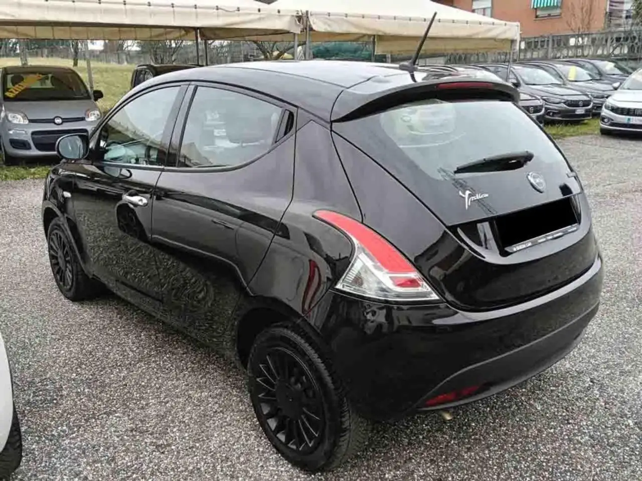 Lancia Ypsilon 1.0 FireFly 5 porte S&S Hybrid Silver 6