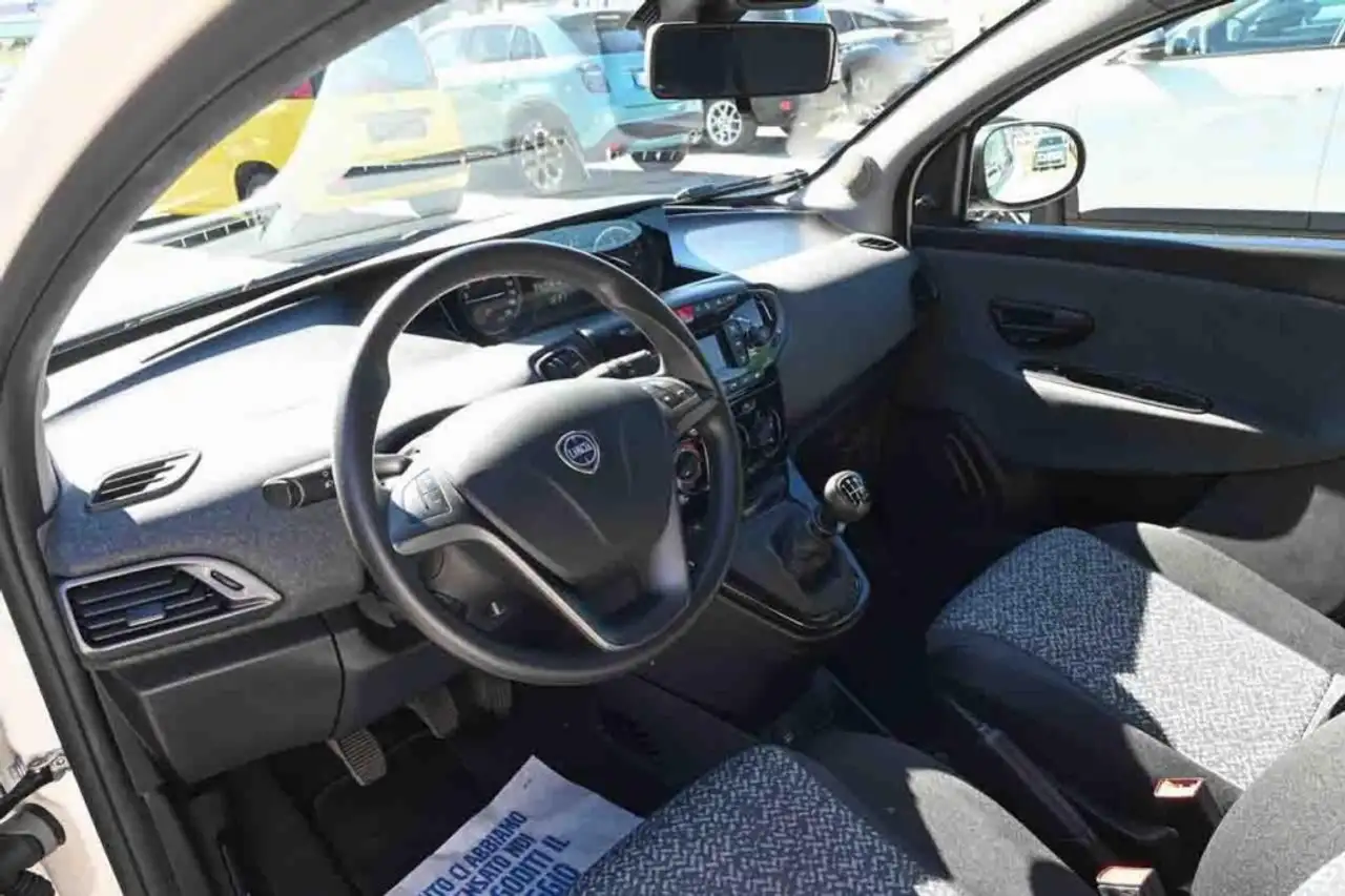Lancia Ypsilon 1.0 FireFly 5 porte S&S Hybrid Silver 9
