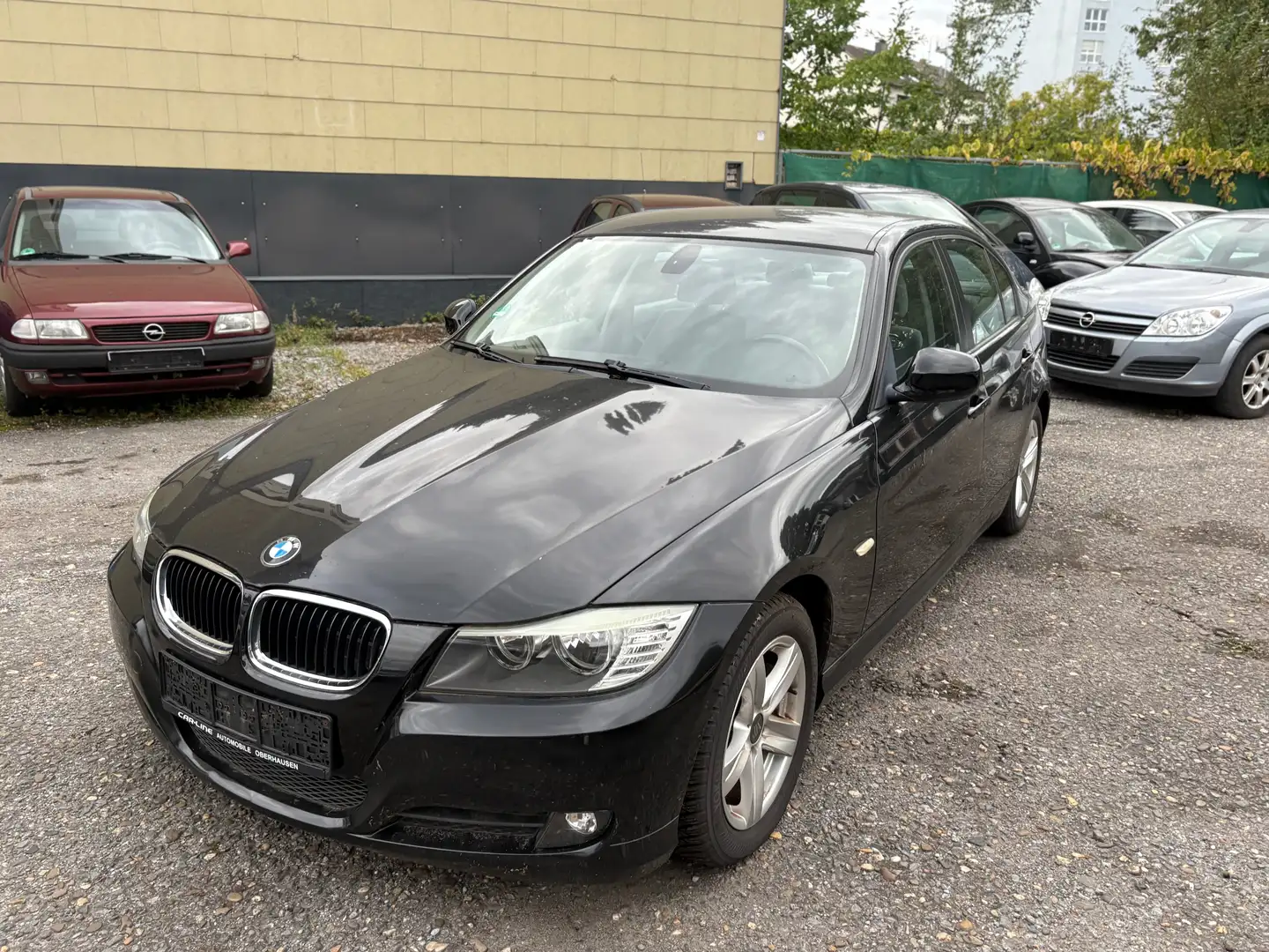 BMW 318 318i Lim KLIMAAUTOMATIK Schwarz - 2