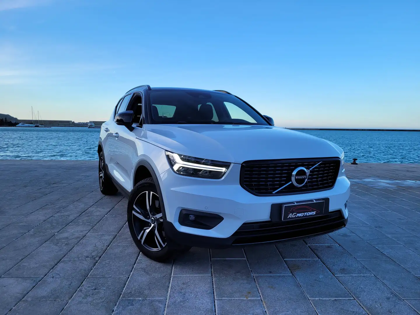 Volvo XC40 R-LINE D4 AWD Bianco - 1