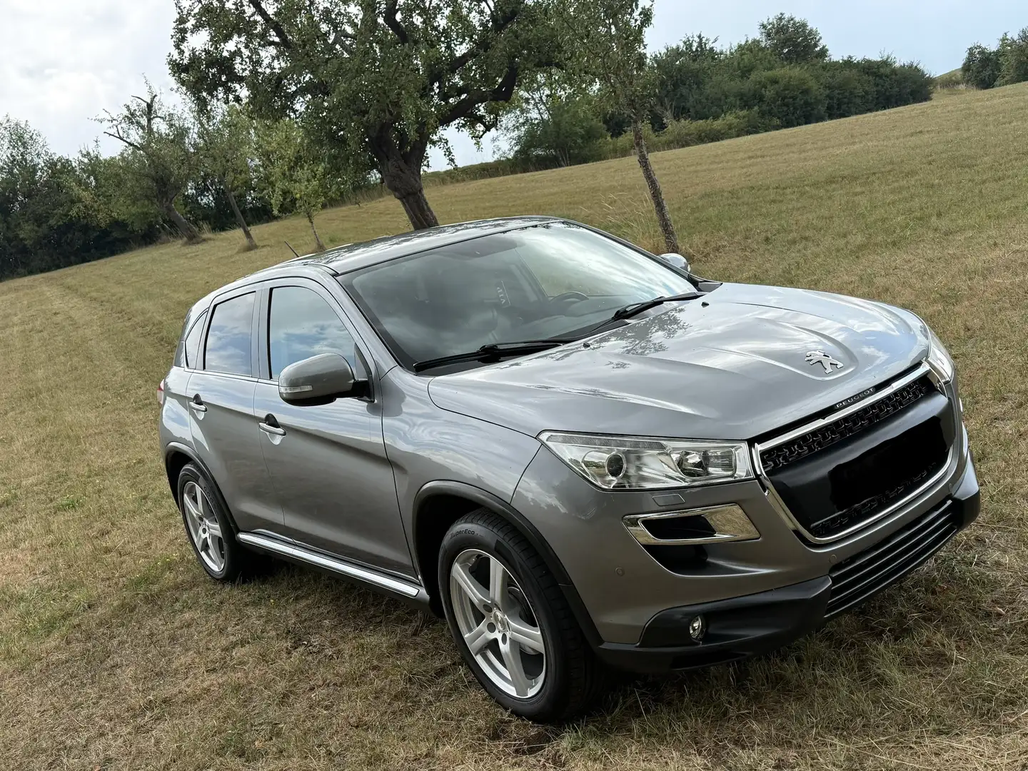 Peugeot 4008 HDI FAP 150 Stop & Start Allure Grau - 2
