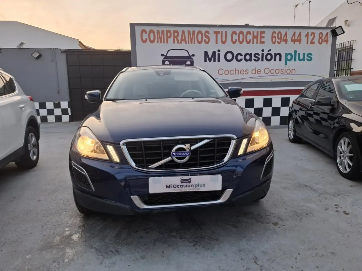 Volvo XC60 D4 Kinetic AWD Aut. Azul - 1