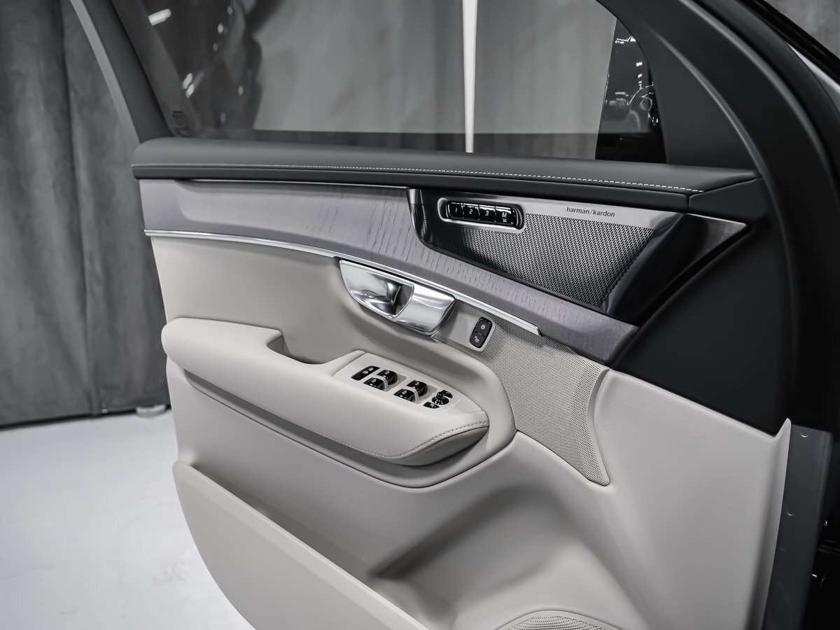 2026 Volvo XC90 Ultra 7-Seater (Dark Theme) thumb 9