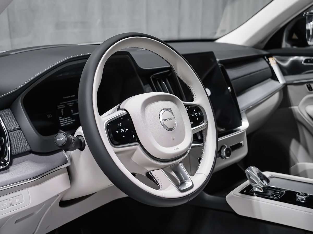 2026 Volvo XC90 Ultra 7-Seater (Dark Theme) thumb 8