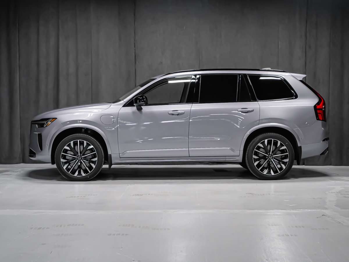 2026 Volvo XC90 Ultra 7-Seater (Dark Theme) alt 3