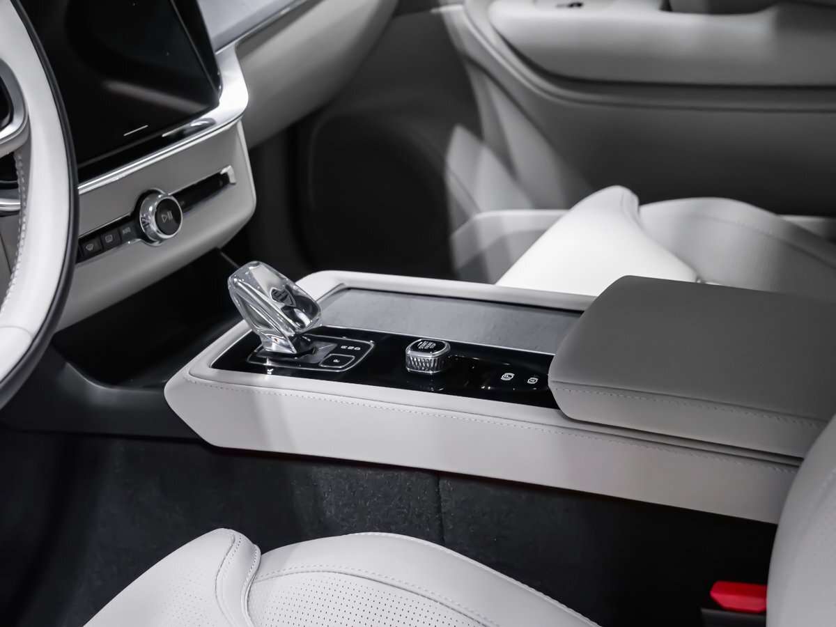 2026 Volvo XC90 Ultra 7-Seater (Dark Theme) thumb 7