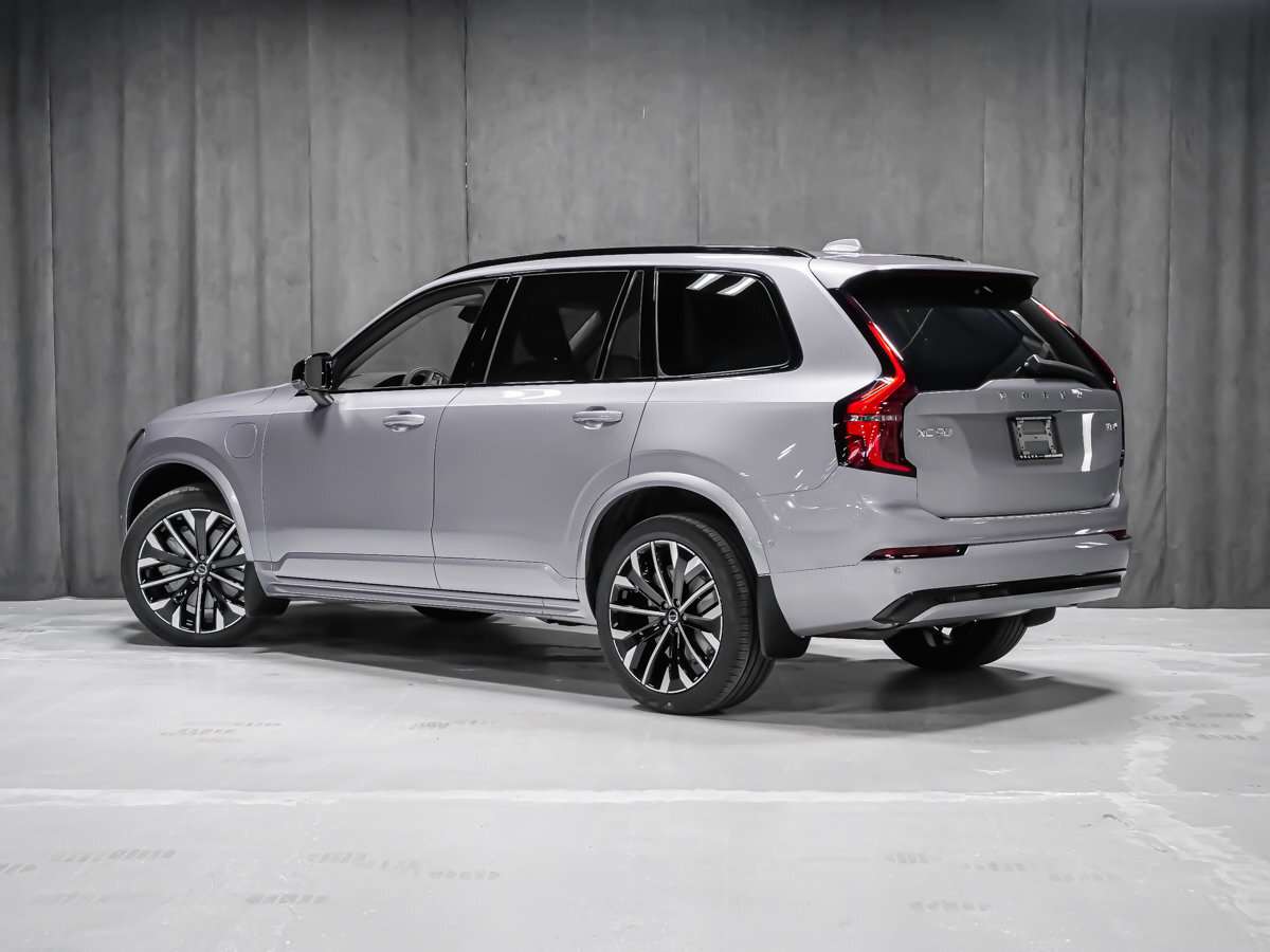 2026 Volvo XC90 Ultra 7-Seater (Dark Theme) alt 4