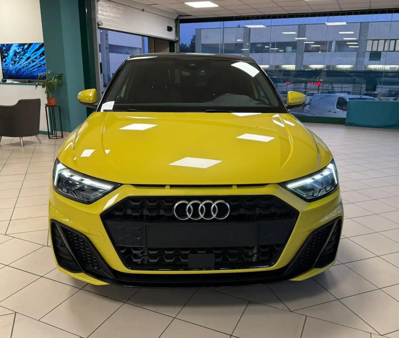 Audi A1 A1 Sportback 30 TFSI S LINE Giallo - 2