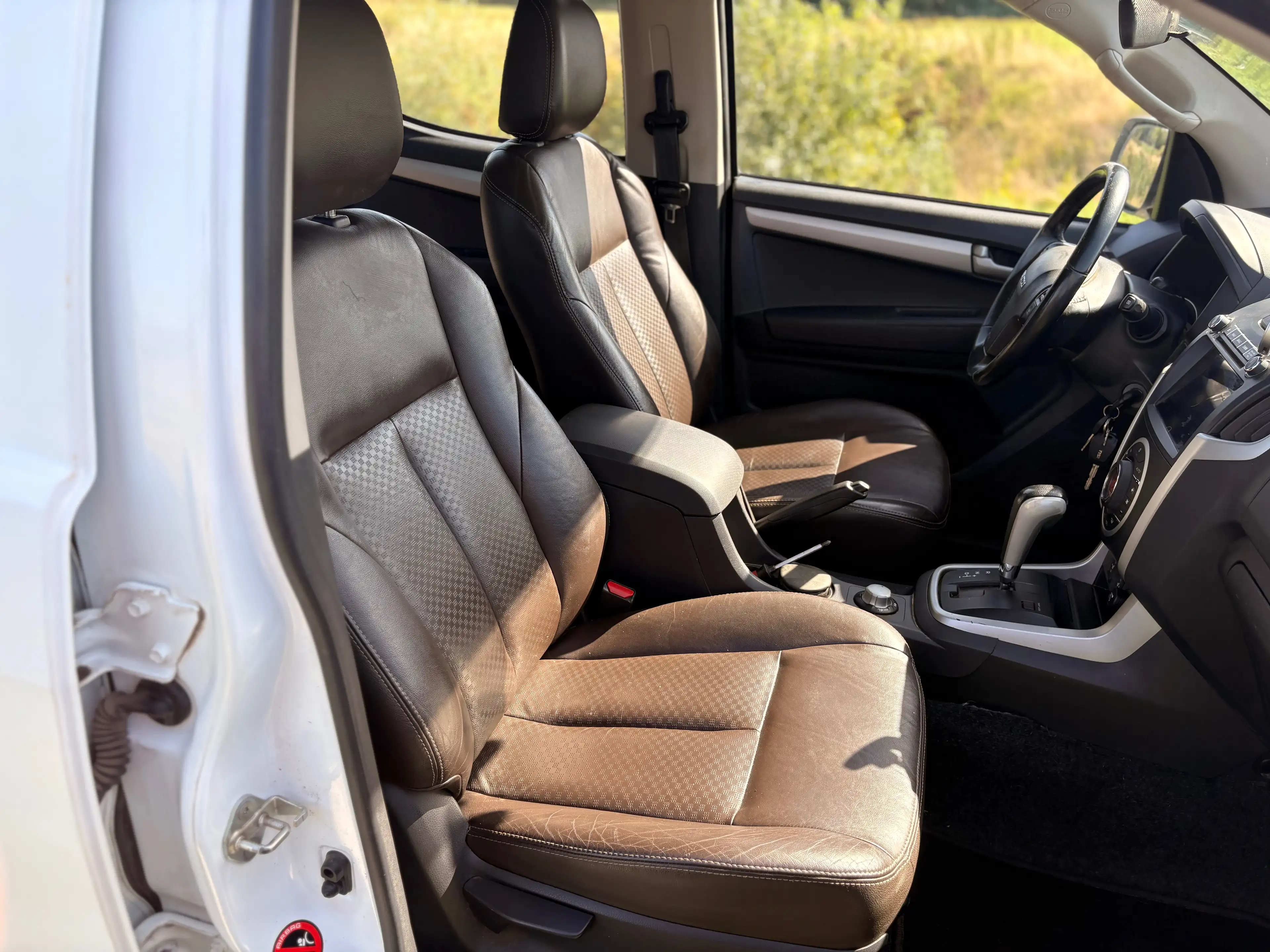 Isuzu D-Max 2.5 Turbo Di 4WD LSX Generation Mountain — photo 11