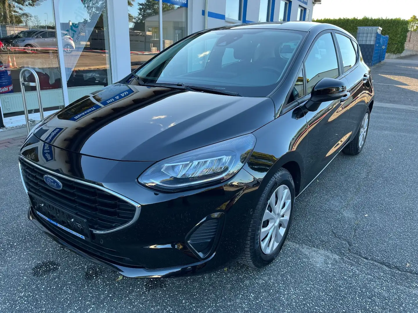 Ford Fiesta 1,1*Cool & Connect*Navi/1.Hd/Klima/PDC/SH Schwarz - 1