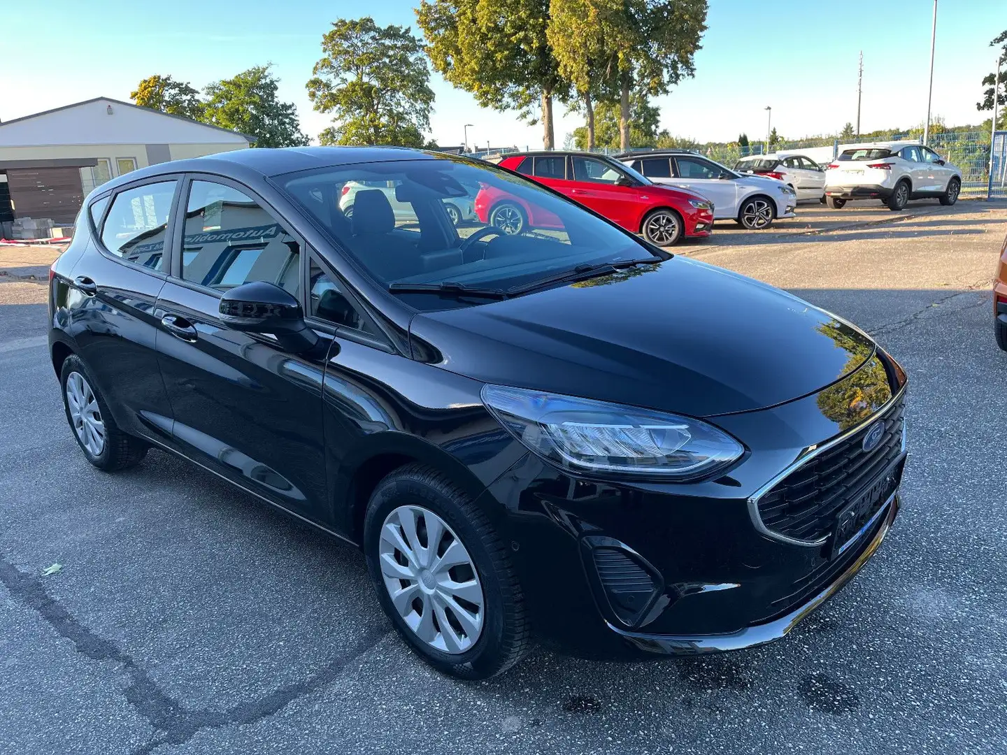 Ford Fiesta 1,1*Cool & Connect*Navi/1.Hd/Klima/PDC/SH Schwarz - 2