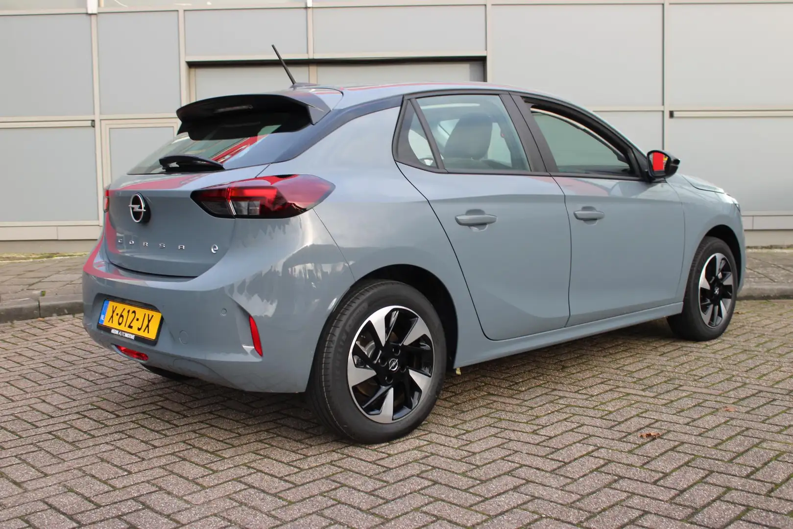 Opel Corsa-e Electric 50 kWh 136pk | Nieuw model | Navi via App Grijs - 2