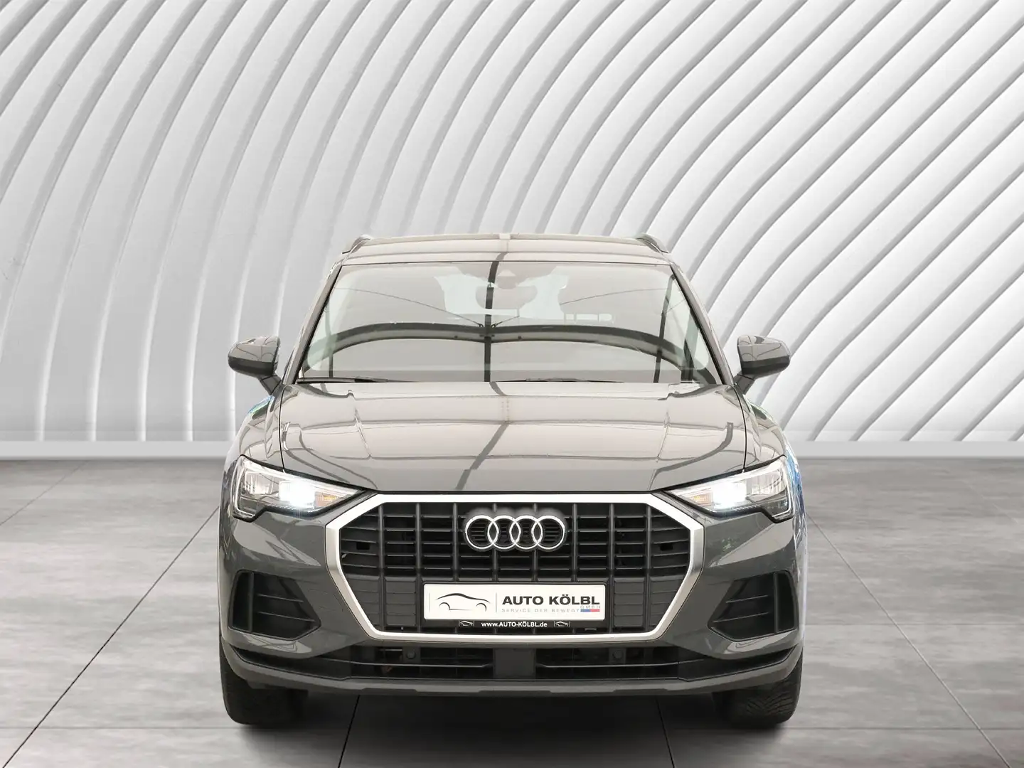 Audi Q3 35 TFSI basis LED PDC V+H DAB Sitzheiz. LM Grau - 2
