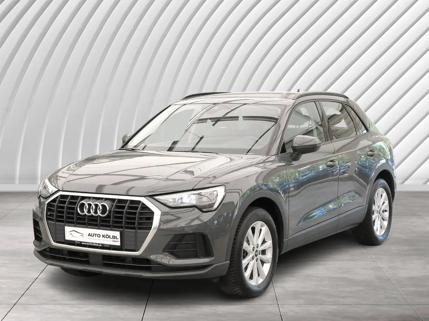 Audi Q3 35 TFSI basis LED PDC V+H DAB Sitzheiz. LM Grau - 1