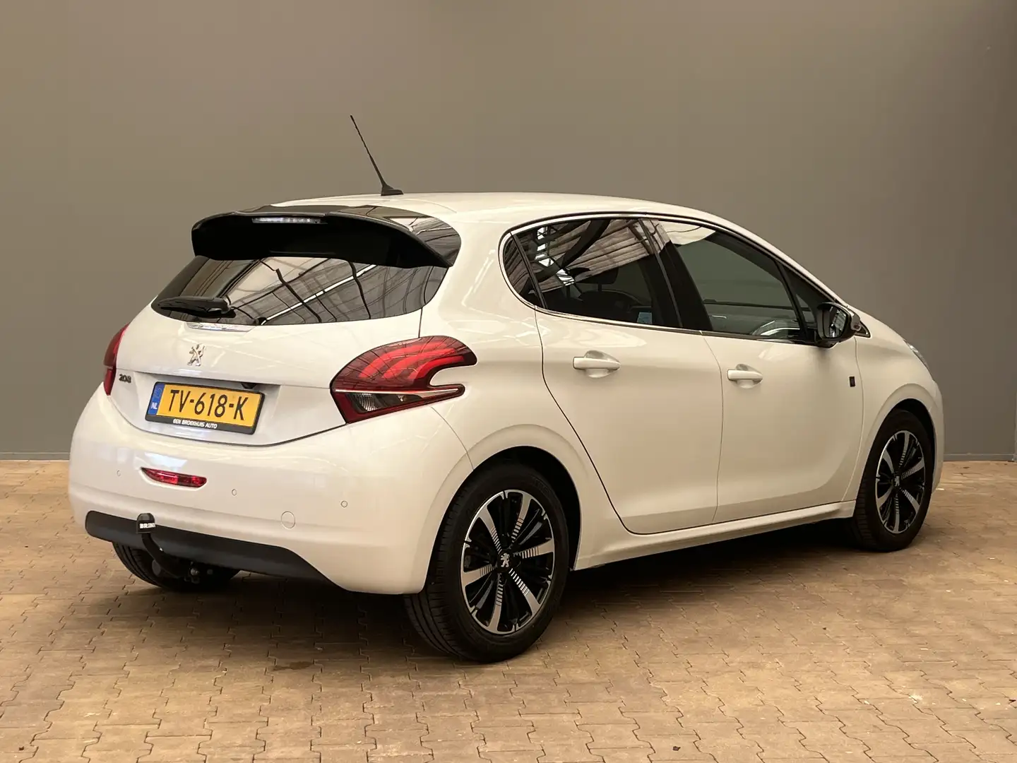 Peugeot 208 1.2 PureTech Tech Edition Camera | 16'' Lichtmetaa Blanco - 2