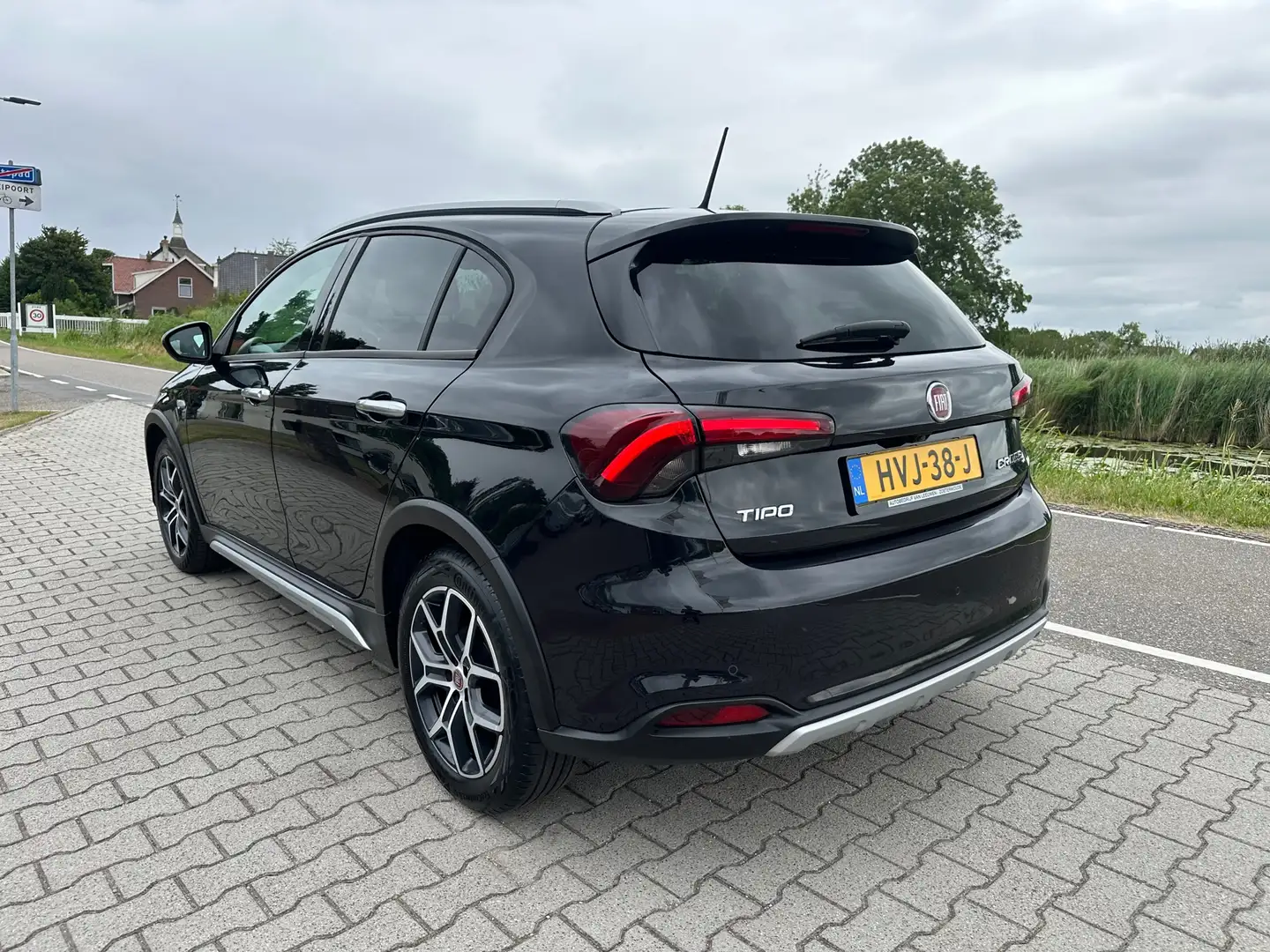 Fiat Tipo Cross 1.0 Cross Carplay, camera, Navi, PDC, Cruise Zwart - 2