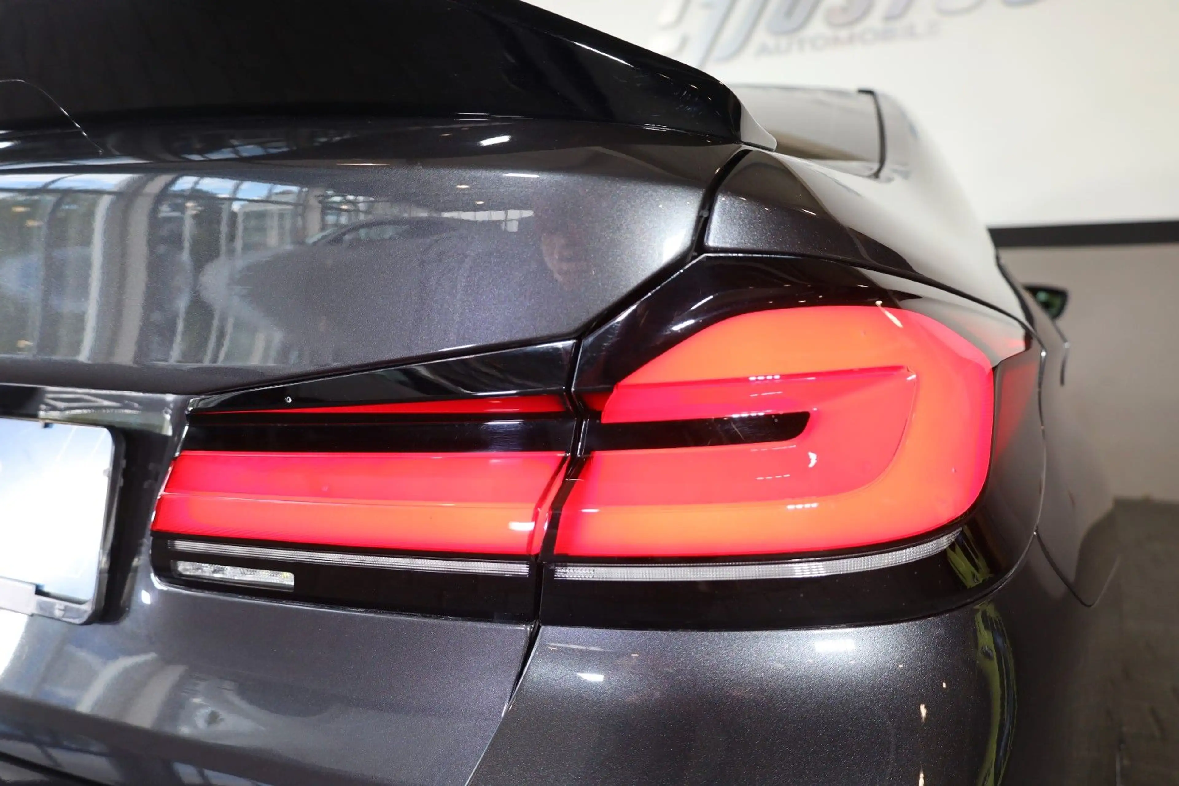 BMW 550 i xDrive/SHZ/HK/SBD/APPLE/WIFI/LASER/R20 — photo 7