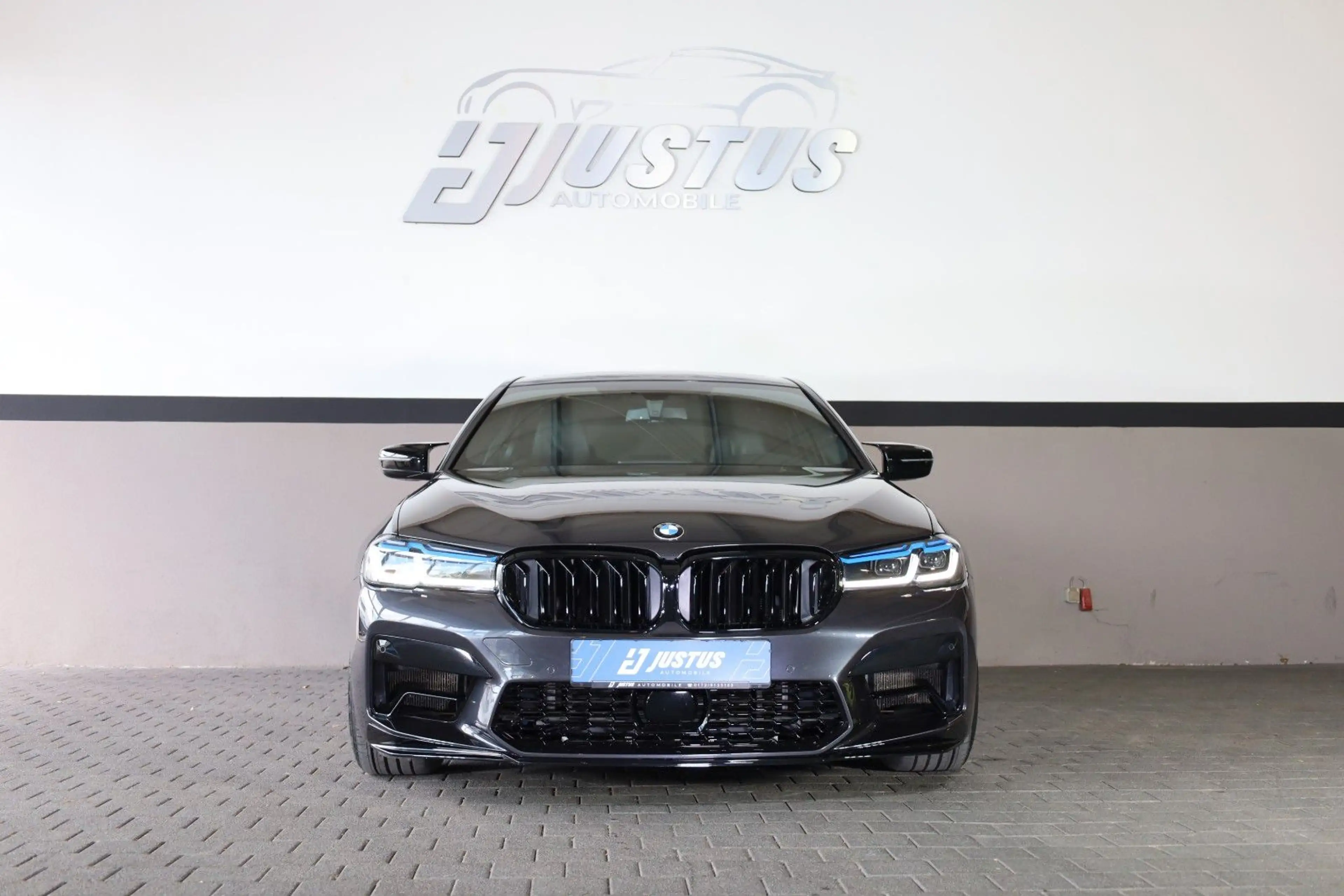 BMW 550 i xDrive/SHZ/HK/SBD/APPLE/WIFI/LASER/R20 — photo 2