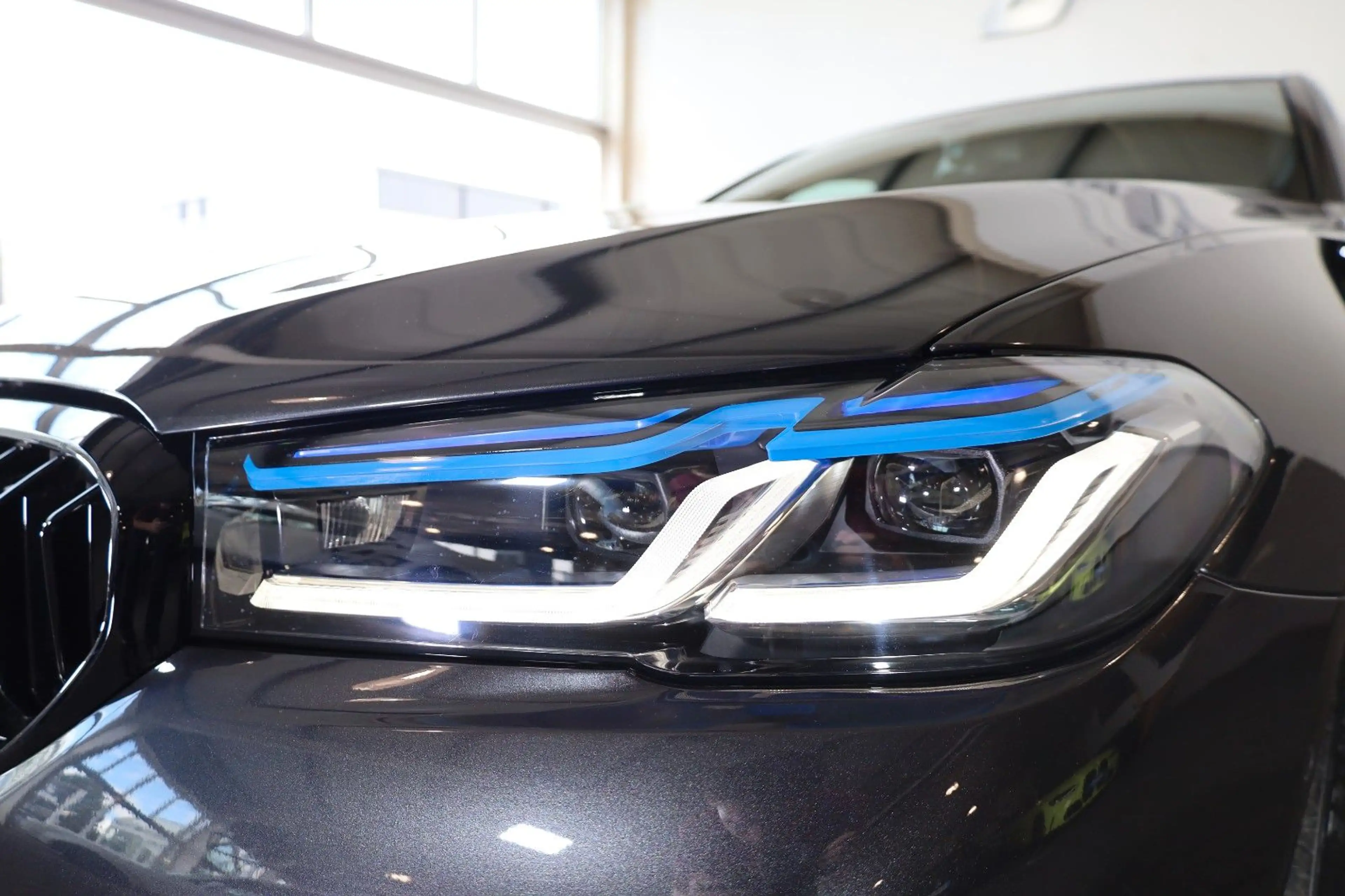 BMW 550 i xDrive/SHZ/HK/SBD/APPLE/WIFI/LASER/R20 — photo 6