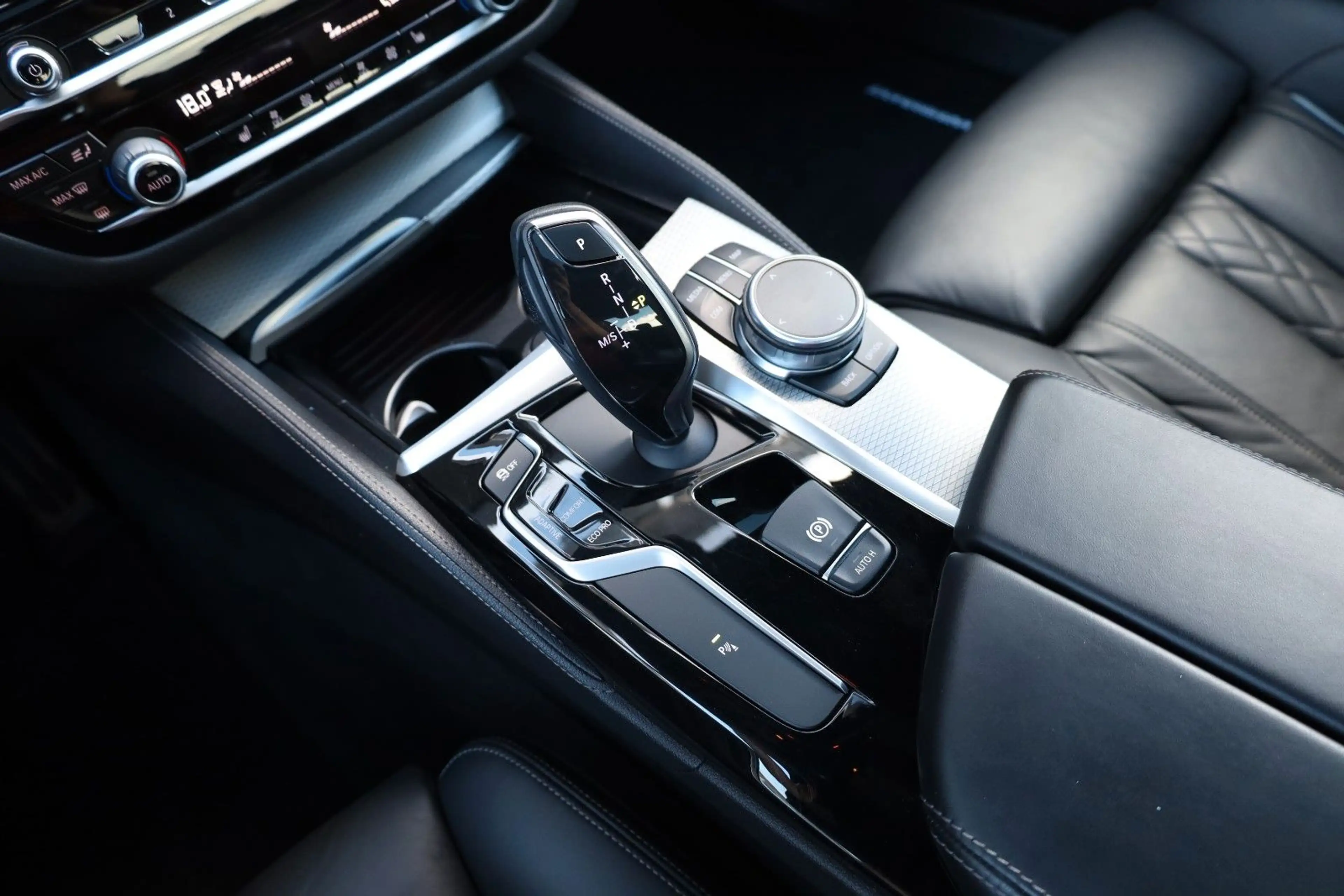 BMW 550 i xDrive/SHZ/HK/SBD/APPLE/WIFI/LASER/R20 — photo 14