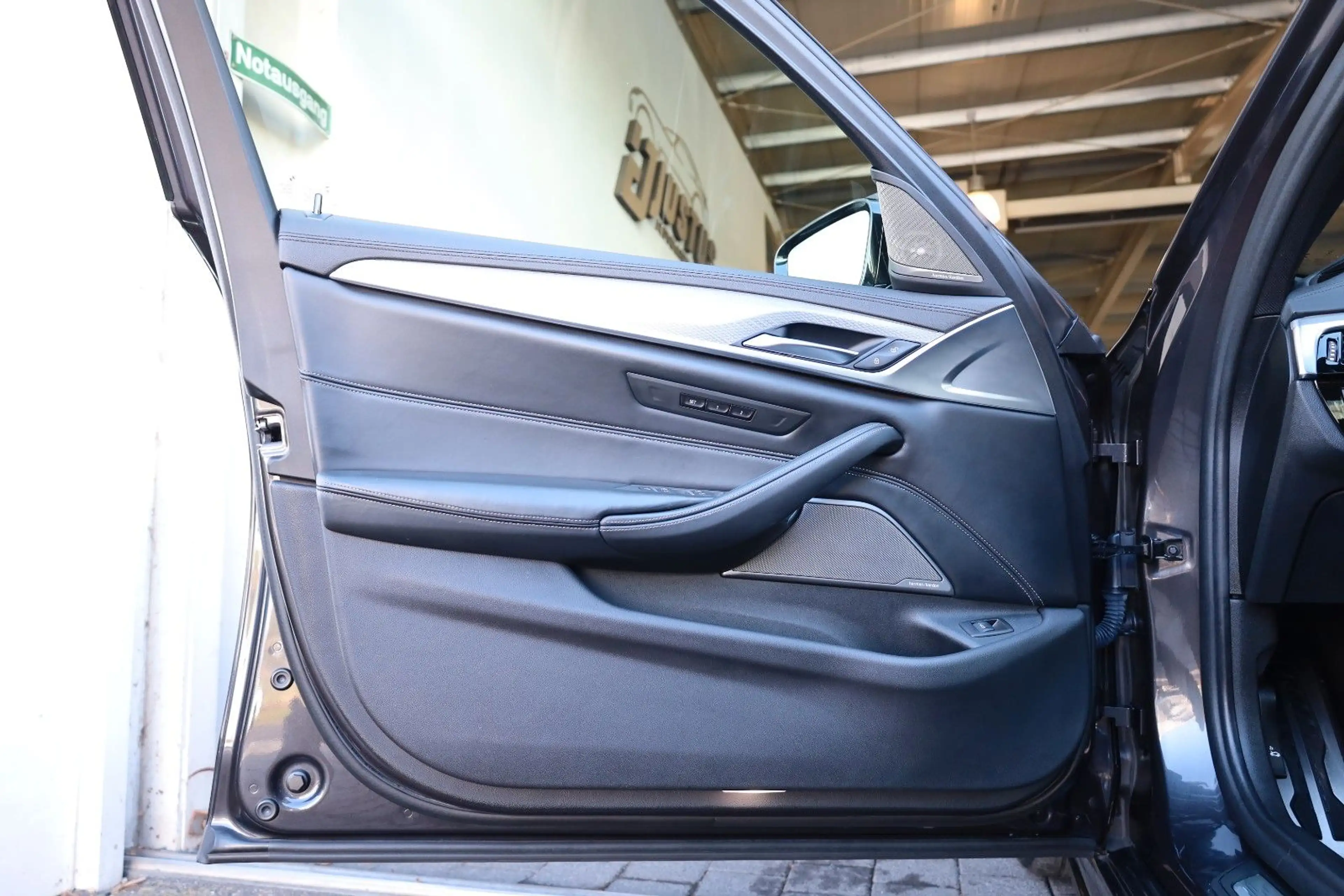 BMW 550 i xDrive/SHZ/HK/SBD/APPLE/WIFI/LASER/R20 — photo 10