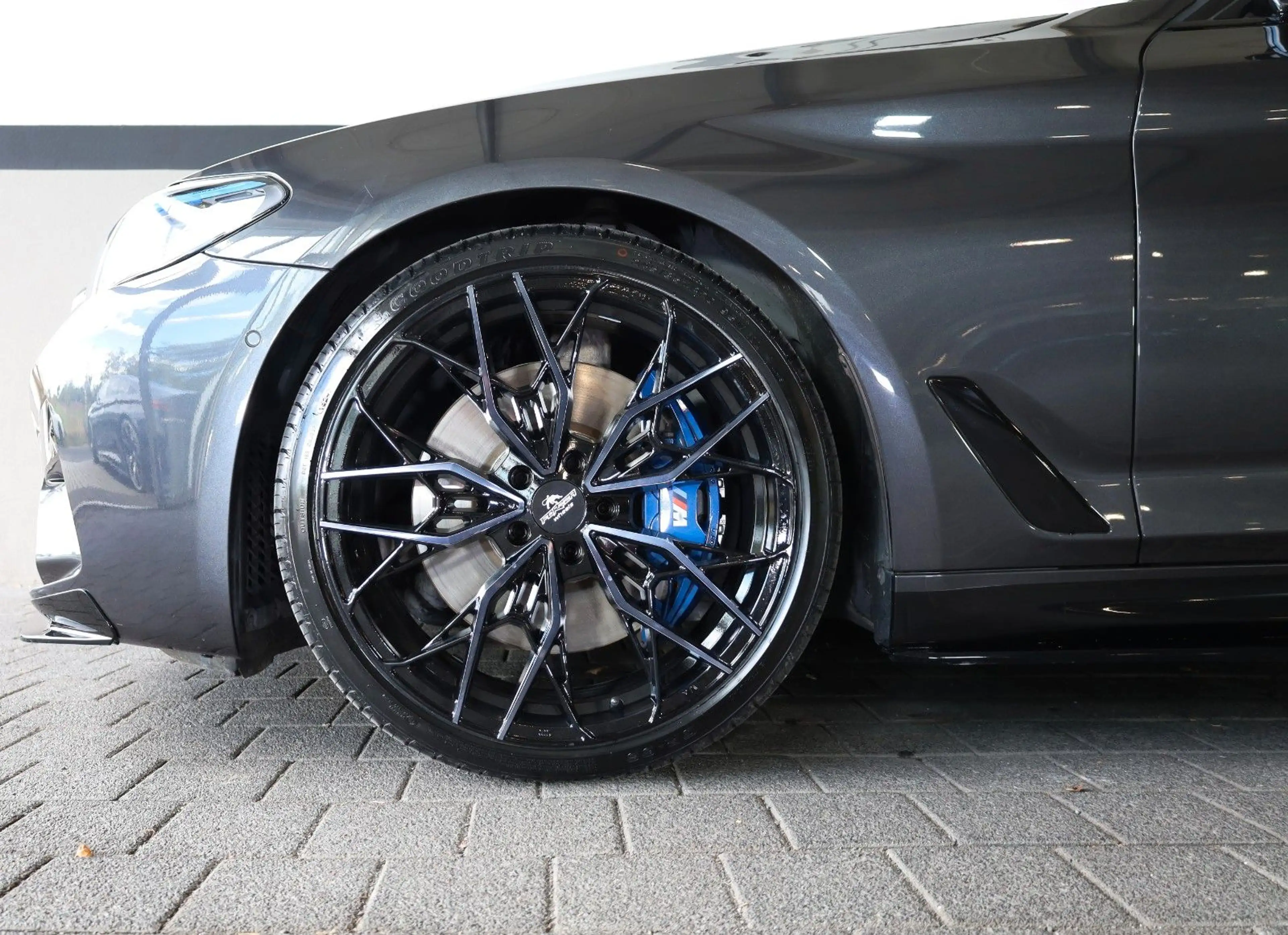 BMW 550 i xDrive/SHZ/HK/SBD/APPLE/WIFI/LASER/R20 — photo 4