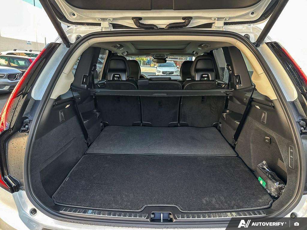 2026 Volvo XC90 B6 AWD Ultra Dark Theme 7-Seater thumb 12