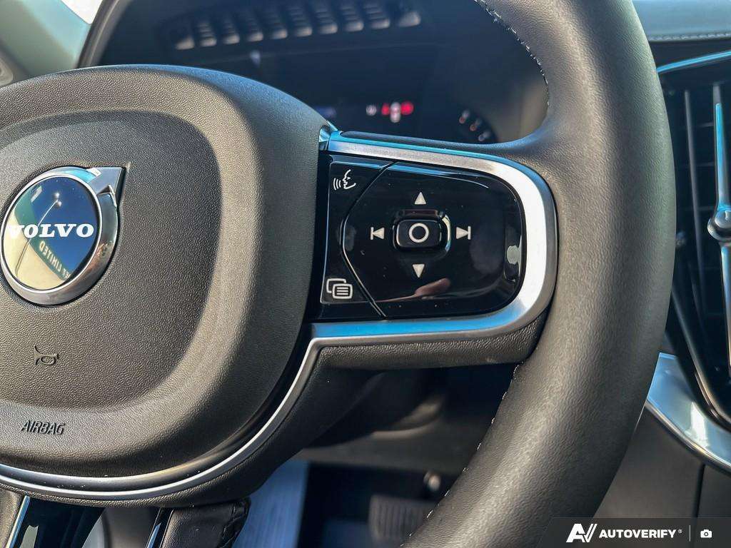 2026 Volvo XC90 B6 AWD Ultra Dark Theme 7-Seater thumb 16