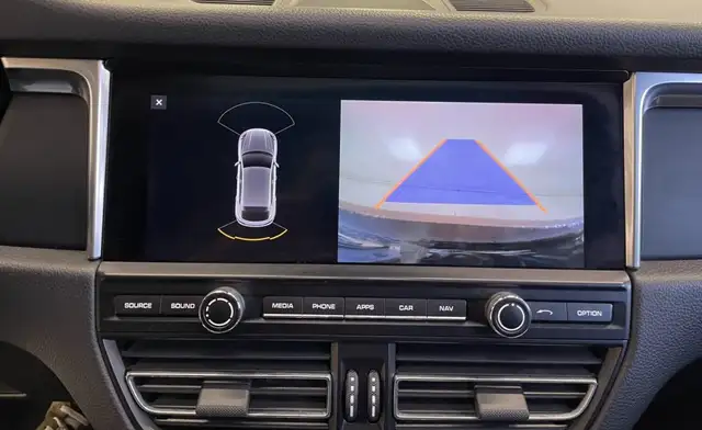 Porsche Macan view 12