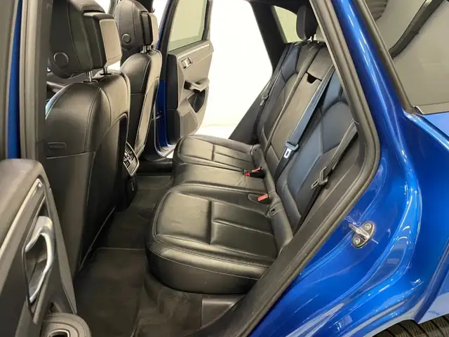 Porsche Macan view 9