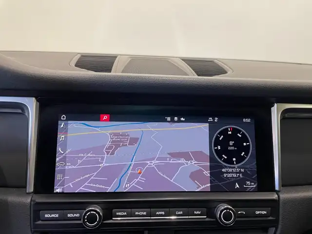 Porsche Macan view 11