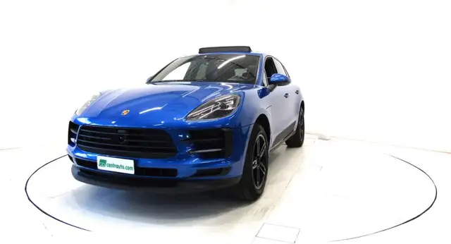 Porsche Macan view 3