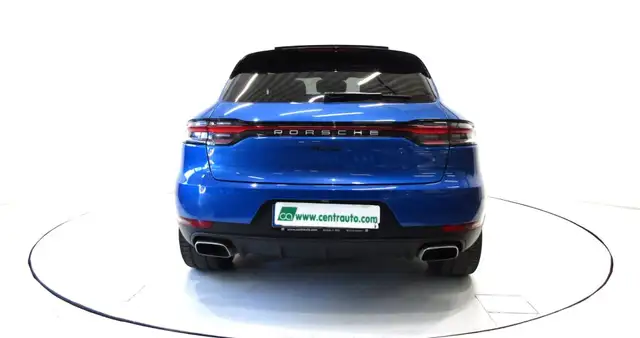 Porsche Macan view 4