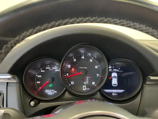 Porsche Macan view 5