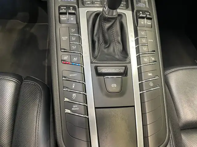 Porsche Macan view 14