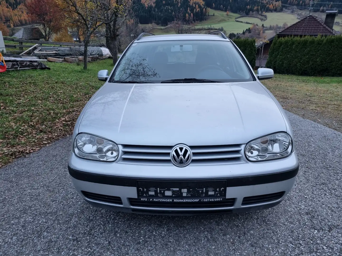 Volkswagen Golf Gold Kombi mit AHK Silber - 2