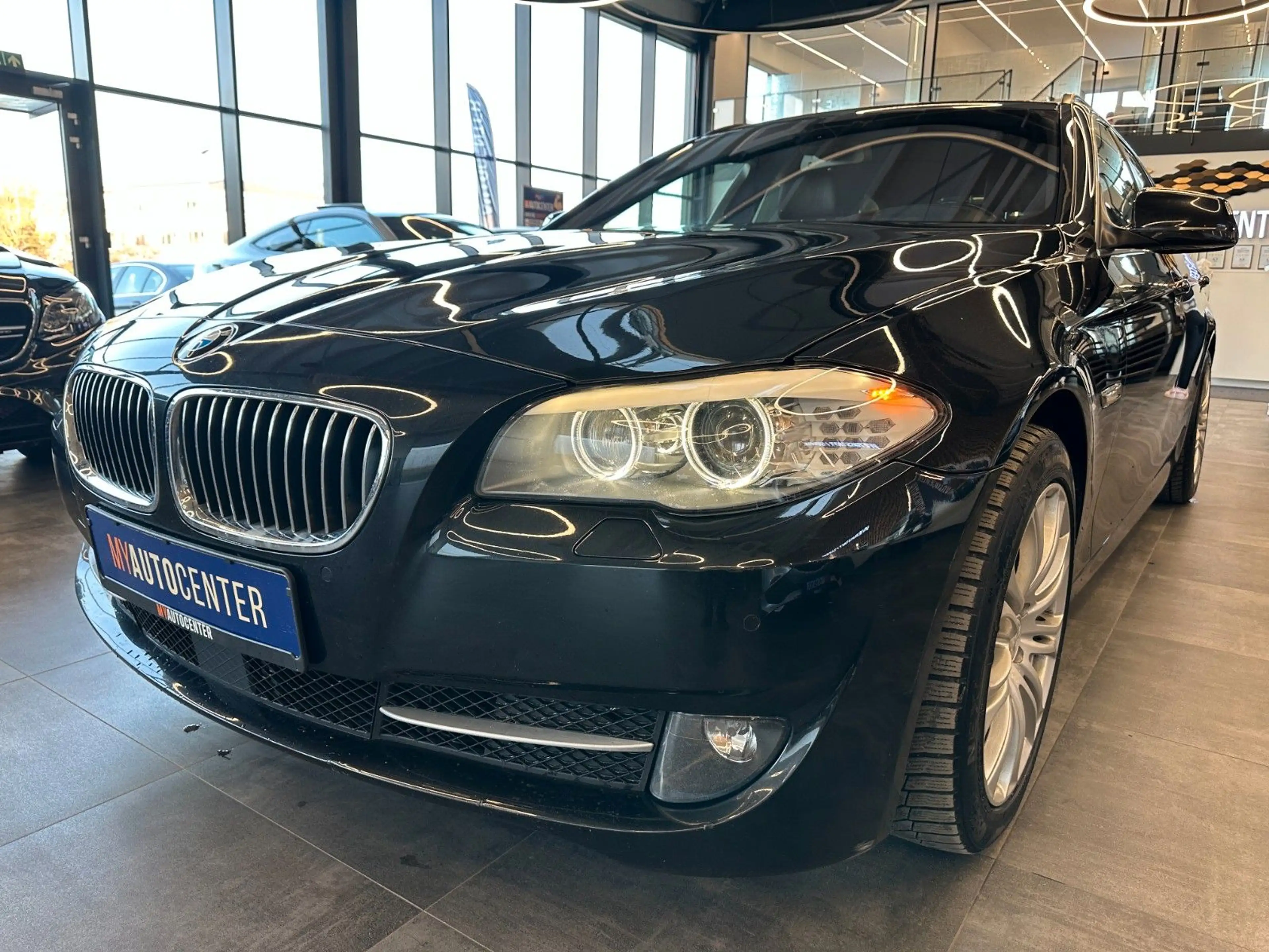 BMW 525 d *HeadUp*SoftClose*Navi*Xenon* — photo 4