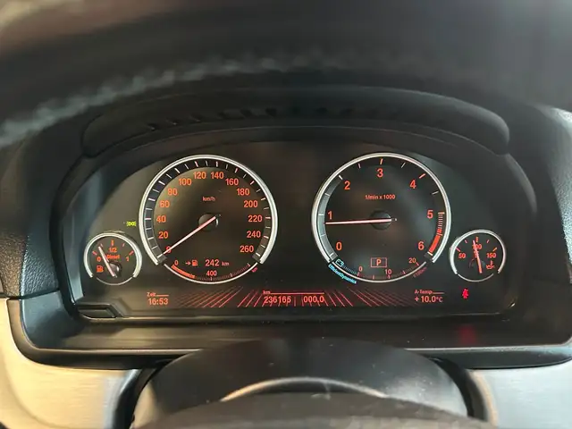 BMW 5 Series view 13