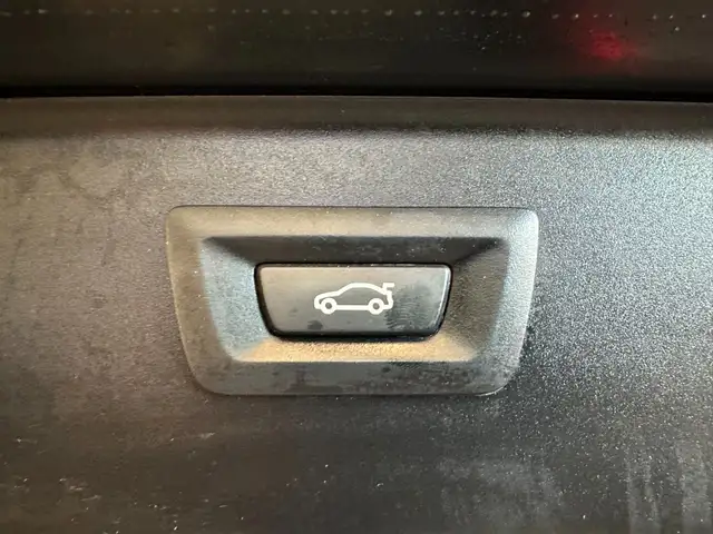 BMW 5 Series view 6