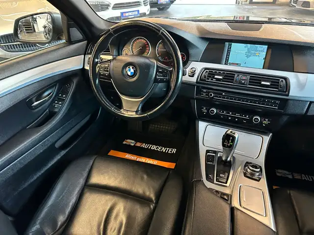 BMW 5 Series view 9
